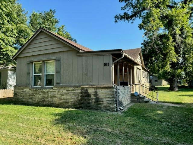 511 E 3RD AVE, WINFIELD, KS 67156, photo 1 of 10